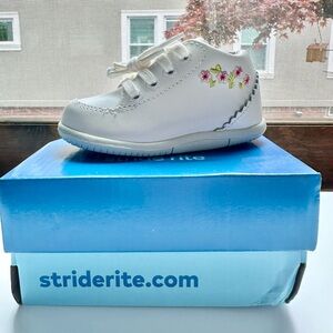 NWT Stride Rite Emilia White Sneakers Sz 5